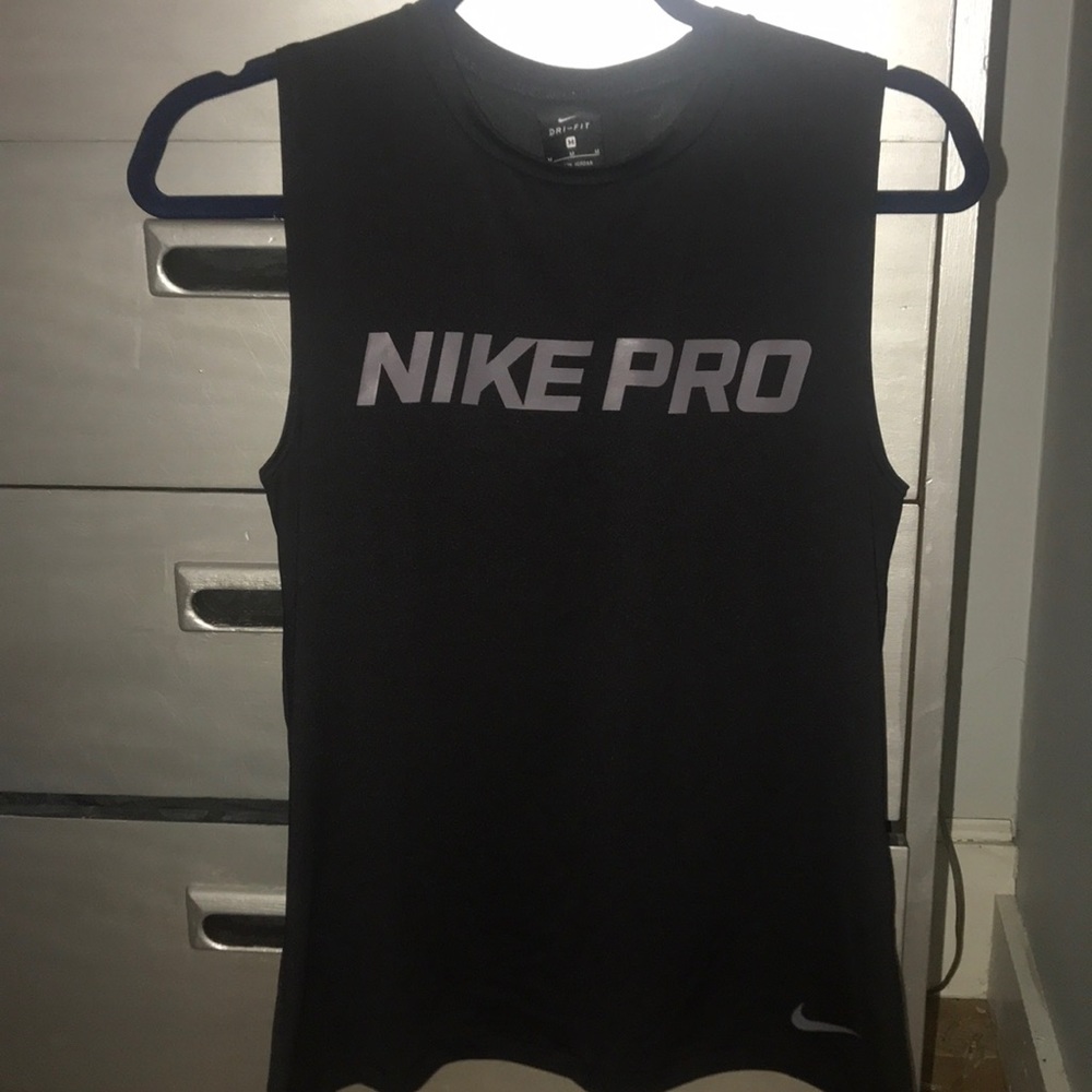 Nike intertwist muscle tank
